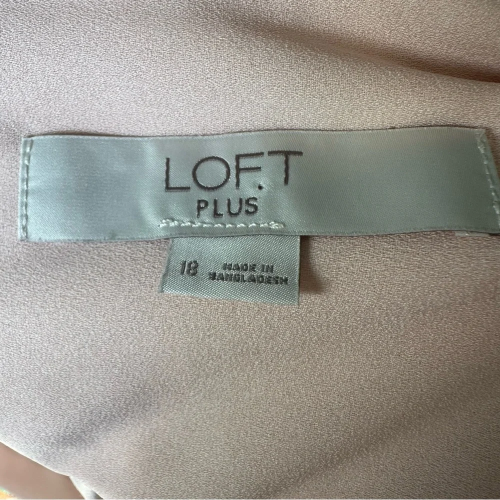 LOFT Plus Blouse Size 18 Pink Polka Dot Long Sleeve V-Neck Lightweight Top - Picture 7 of 7